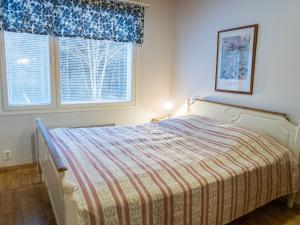 Postel nebo postele na pokoji v ubytování Holiday Home Öjkatti by Interhome