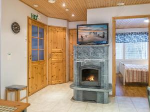 TV a/nebo společenská místnost v ubytování Holiday Home Öjkatti by Interhome