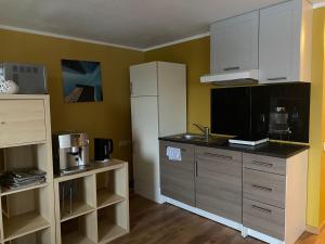 eine Küche mit einem weißen Kühlschrank und einer Arbeitsplatte in der Unterkunft 3 in Sigulda