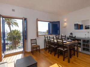 Kuchyňa alebo kuchynka v ubytovaní Apartment Port Vilanova by Interhome