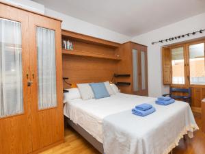 Posteľ alebo postele v izbe v ubytovaní Apartment Port Vilanova by Interhome