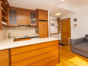 Kuchyňa alebo kuchynka v ubytovaní Apartment Port Vilanova by Interhome