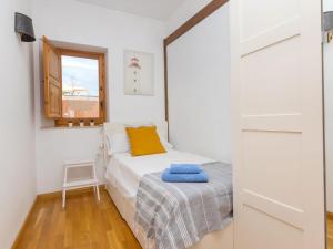 Posteľ alebo postele v izbe v ubytovaní Apartment Port Vilanova by Interhome