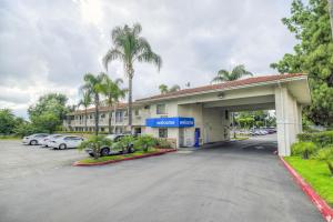 a hotel with cars parked in a parking lot at Motel 6-Chino, CA - Los Angeles Area in Chino