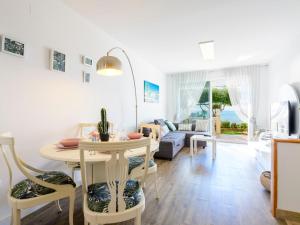 A television and/or entertainment centre at Holiday Home Brisa Mar by Interhome