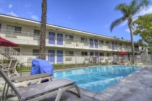 a hotel with a swimming pool in front of a building at Motel 6-Chino, CA - Los Angeles Area in Chino