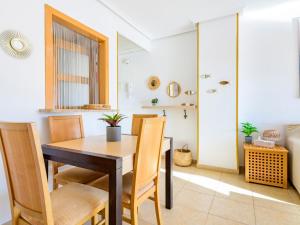 Część wypoczynkowa w obiekcie Apartment Torremar-1 by Interhome