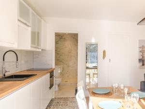 Kuchnia lub aneks kuchenny w obiekcie Apartment Feodorowka-2 by Interhome
