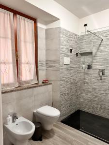 a bathroom with a toilet and a sink and a shower at casa nonna Rica in Calcio +27 photos