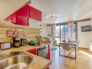 Η κουζίνα ή μικρή κουζίνα στο Studio Vostok Zodiaque-91 by Interhome