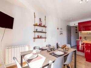 Μια τηλεόραση ή/και κέντρο ψυχαγωγίας στο Studio Vostok Zodiaque-91 by Interhome