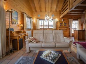 Zona de estar de Chalet Le Sorbier by Interhome
