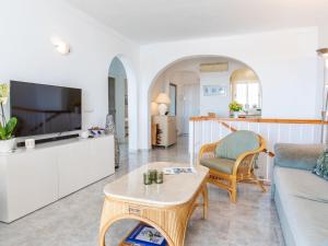 A television and/or entertainment centre at Apartment Pinsapos by Interhome