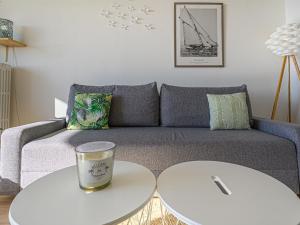 Posezení v ubytování Studio Les Trois Iles-13 by Interhome