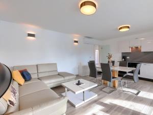 Et opholdsområde på Apartment Villa Galici-1 by Interhome