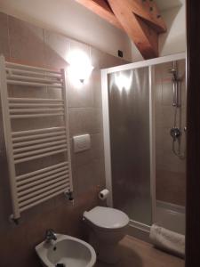 Country House Country Club tesisinde bir banyo