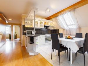 Kuchyňa alebo kuchynka v ubytovaní Apartment Domi by Interhome