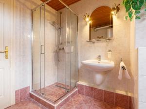 Kúpeľňa v ubytovaní Apartment Domi by Interhome