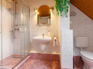 Kúpeľňa v ubytovaní Apartment Domi by Interhome