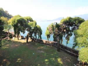 Výhľad na bazén v ubytovaní Holiday Home Sul Lago by Interhome alebo v jeho blízkosti