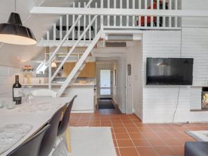 TV a/nebo společenská místnost v ubytování Holiday Home Lillesol - 400m from the sea by Interhome + 18 fotografií