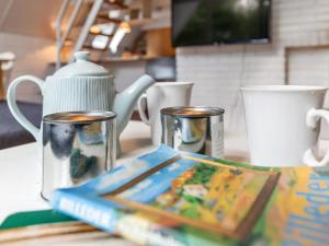 Příslušenství pro přípravu čaje a kávy v ubytování Holiday Home Lillesol - 400m from the sea by Interhome
