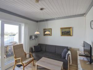 sala de estar con sofá y mesa en Apartment Fränze - 6km from the sea in Bornholm by Interhome, en Åkirkeby
