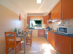 Kuchyň nebo kuchyňský kout v ubytování Holiday Home De Verão by Interhome
