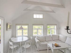 Posezení v ubytování Holiday Home Kerstin - 100m from the sea by Interhome