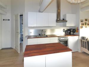 Kuchyň nebo kuchyňský kout v ubytování Apartment Manfred - 6km from the sea by Interhome