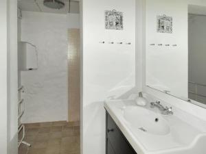 Koupelna v ubytování Apartment Manfred - 6km from the sea by Interhome