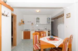 a kitchen and dining room with a table and chairs at House Petric in Bol