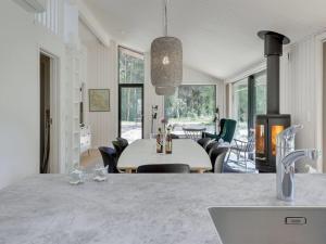 Posezení v ubytování Holiday Home Anarosa - 200m from the sea by Interhome