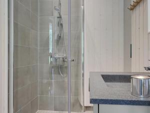 Koupelna v ubytování Holiday Home Anarosa - 200m from the sea by Interhome