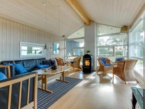 Posezení v ubytování Holiday Home Kajsa - 50m from the sea by Interhome + 19 fotografií