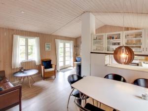 Kuchyň nebo kuchyňský kout v ubytování Holiday Home Patti - 150m from the sea by Interhome + 11 fotografií