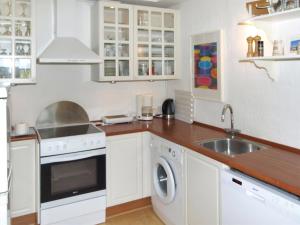 Kuchyň nebo kuchyňský kout v ubytování Apartment Thorke - 5km from the sea by Interhome