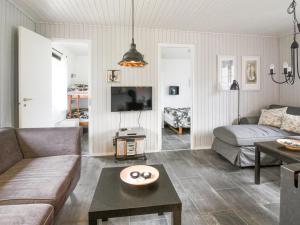 Posezení v ubytování Holiday Home Loke - 300m from the sea by Interhome + 15 fotografií