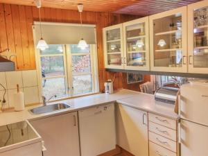 Kuchyň nebo kuchyňský kout v ubytování Holiday Home Gunder - 125m from the sea by Interhome + 18 fotografií