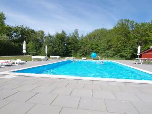 Bazén v ubytování Holiday Home Jose - 300m from the sea by Interhome nebo v jeho okolí