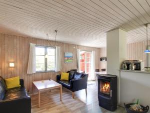 Posezení v ubytování Holiday Home Jose - 300m from the sea by Interhome