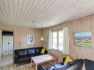 TV a/nebo společenská místnost v ubytování Holiday Home Jose - 300m from the sea by Interhome