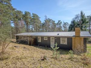 a small house in the middle of a field at Holiday Home Ludwik - 700m from the sea in Bornholm in Vester Sømarken
