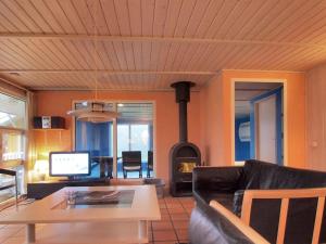 Posezení v ubytování Holiday Home Annbeth - 400m from the sea in Lolland- Falster and Mon by Interhome