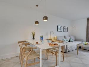 Posezení v ubytování Apartment Lenke - 100m from the sea by Interhome