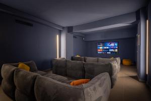 TV a/nebo společenská místnost v ubytování S4 Stays