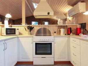 Kuchyň nebo kuchyňský kout v ubytování Holiday Home Sessa - 800m from the sea in Lolland- Falster and Mon by Interhome