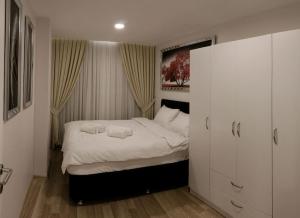 Gulta vai gultas numurā naktsmītnē Fully Equiped Apartment Istanbul - Zarif-28