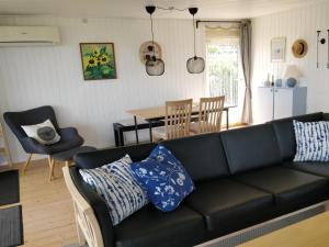 Posezení v ubytování Holiday Home Silka - 250m from the sea by Interhome