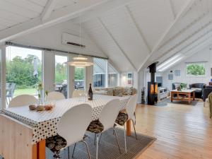 Posezení v ubytování Holiday Home Sella - 500m from the sea by Interhome